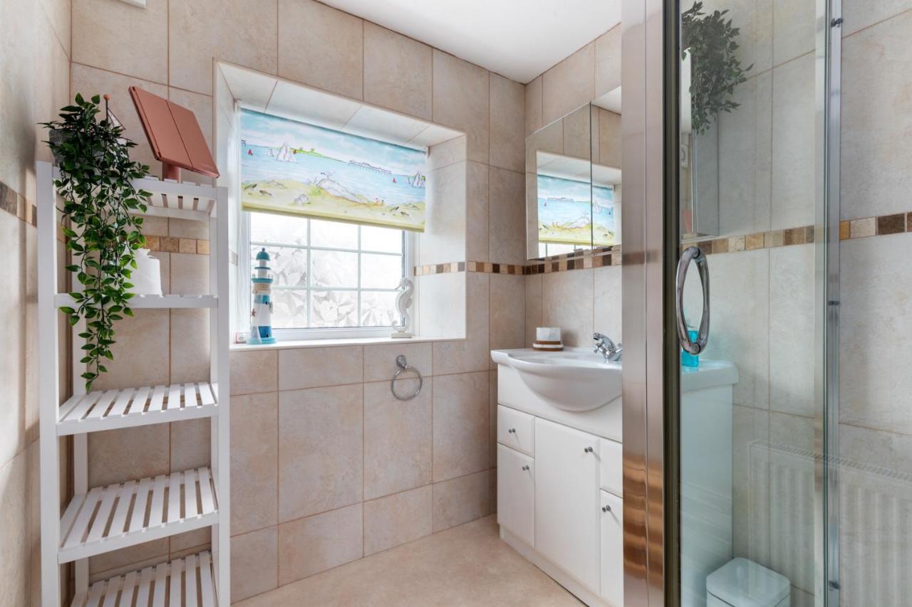 Ivydene - Beautiful Cottage, Stone Throw From Beach, Wonderful Sea Views Saundersfoot Bagian luar foto