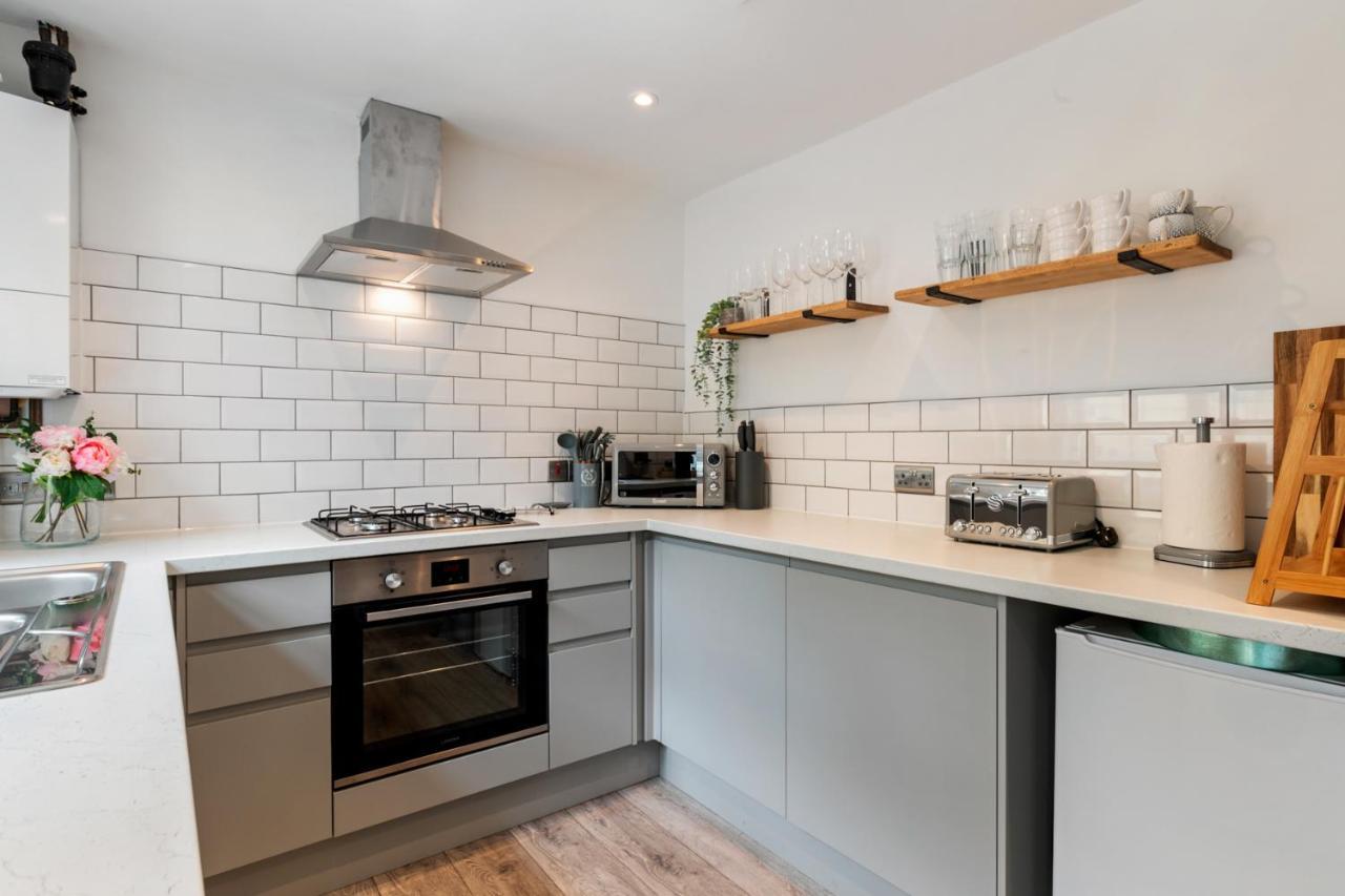 Ivydene - Beautiful Cottage, Stone Throw From Beach, Wonderful Sea Views Saundersfoot Bagian luar foto