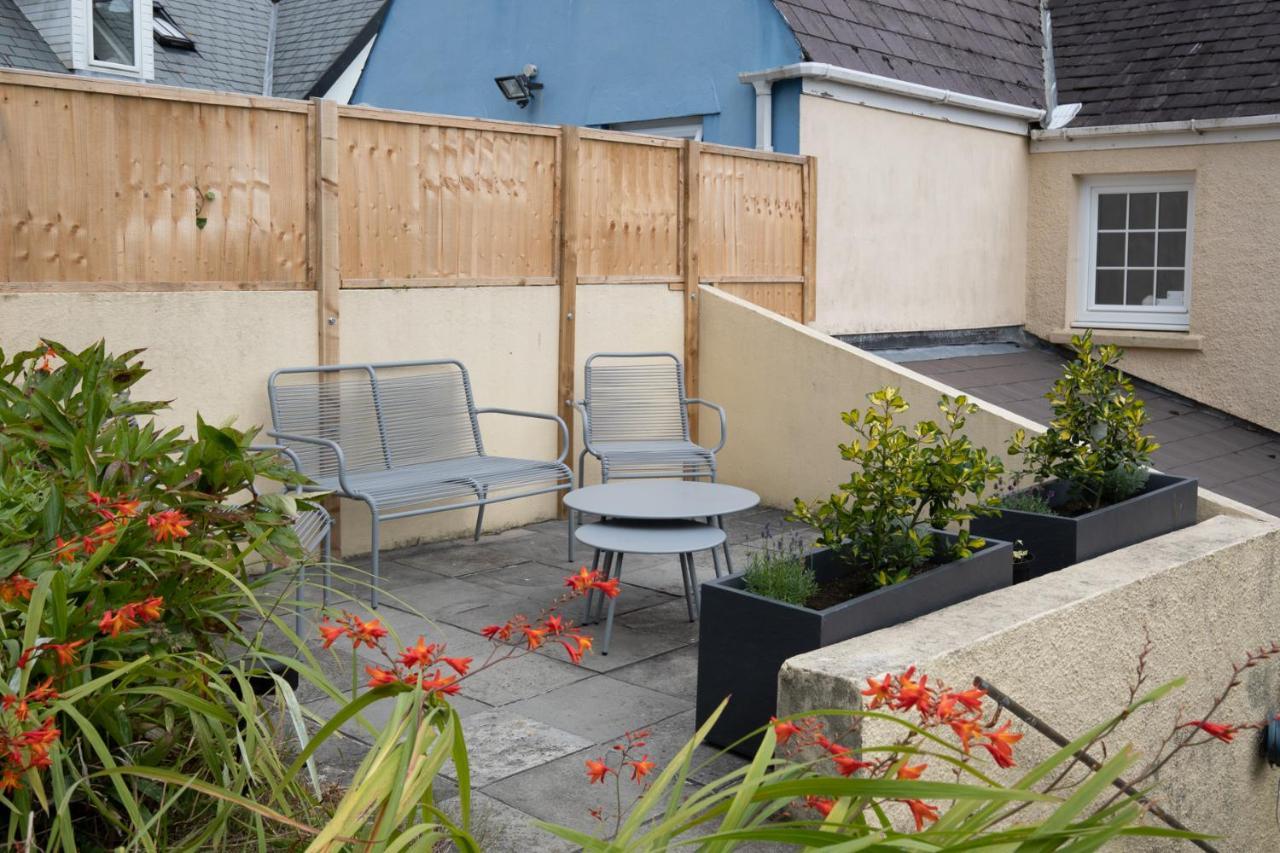 Ivydene - Beautiful Cottage, Stone Throw From Beach, Wonderful Sea Views Saundersfoot Bagian luar foto